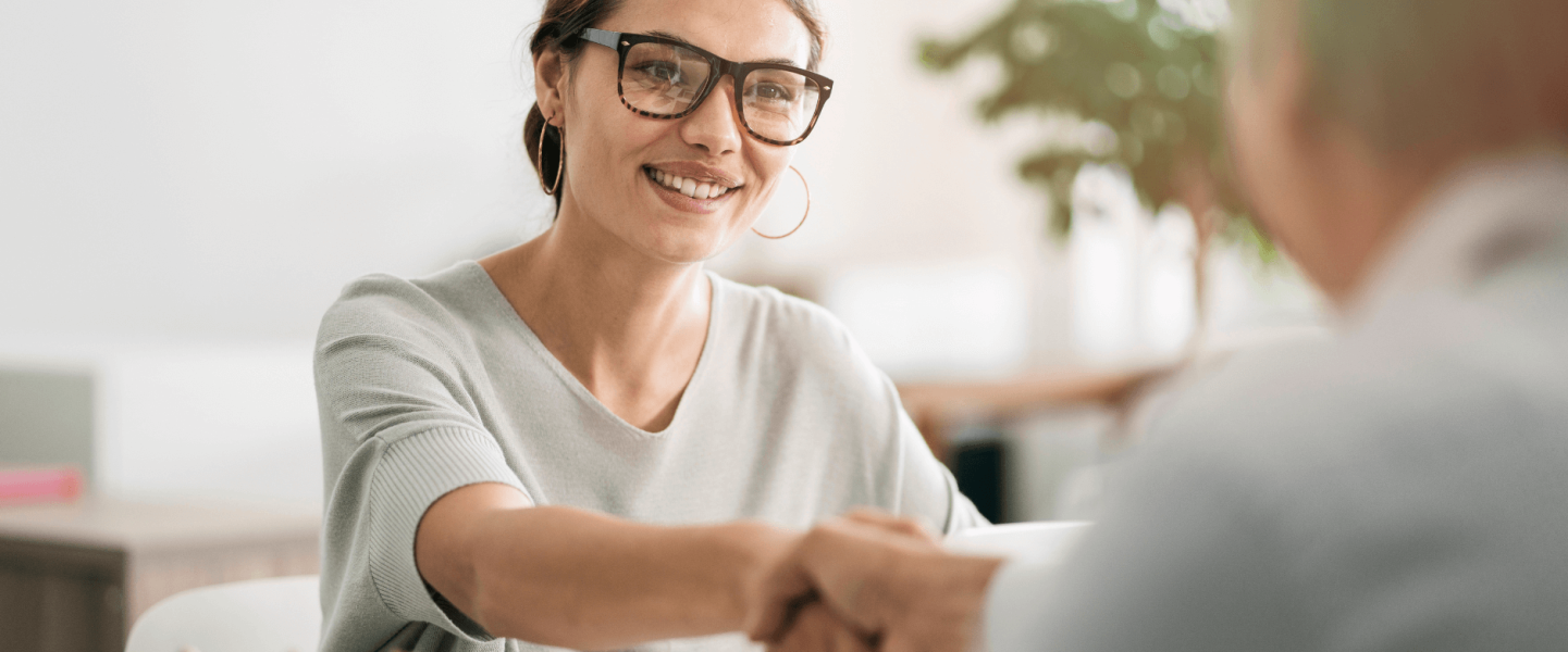 Speaking to an agent about how to get a VA loan with bad credit.